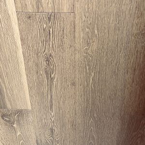 chêne CONTRECOLLE RUSTIQUE huilé BLOIS brossé - 190x22x L1820mm Couche d'usure de 6mm de chêne Obligatoire : Application d'huile-cire dès la 1ère utilisation