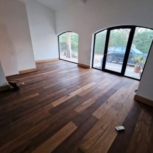 CHENE CONTRECOLLE RUSTIQUE HUILE FUME SIROCCO GO-4 190x14x3mm L600-1900mm Thermo-traité dans la masse Obligatoire : Application d'huile-cire dès la 1ère utilisation
